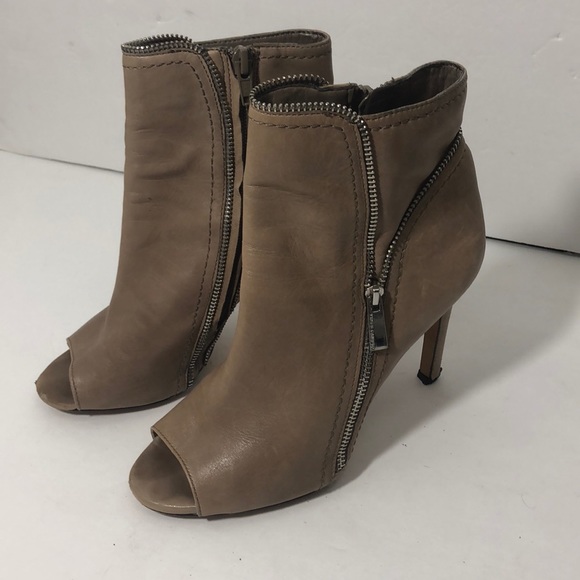 Vince Camuto Shoes - Vince Camuto Peep Toe Booties 🌺